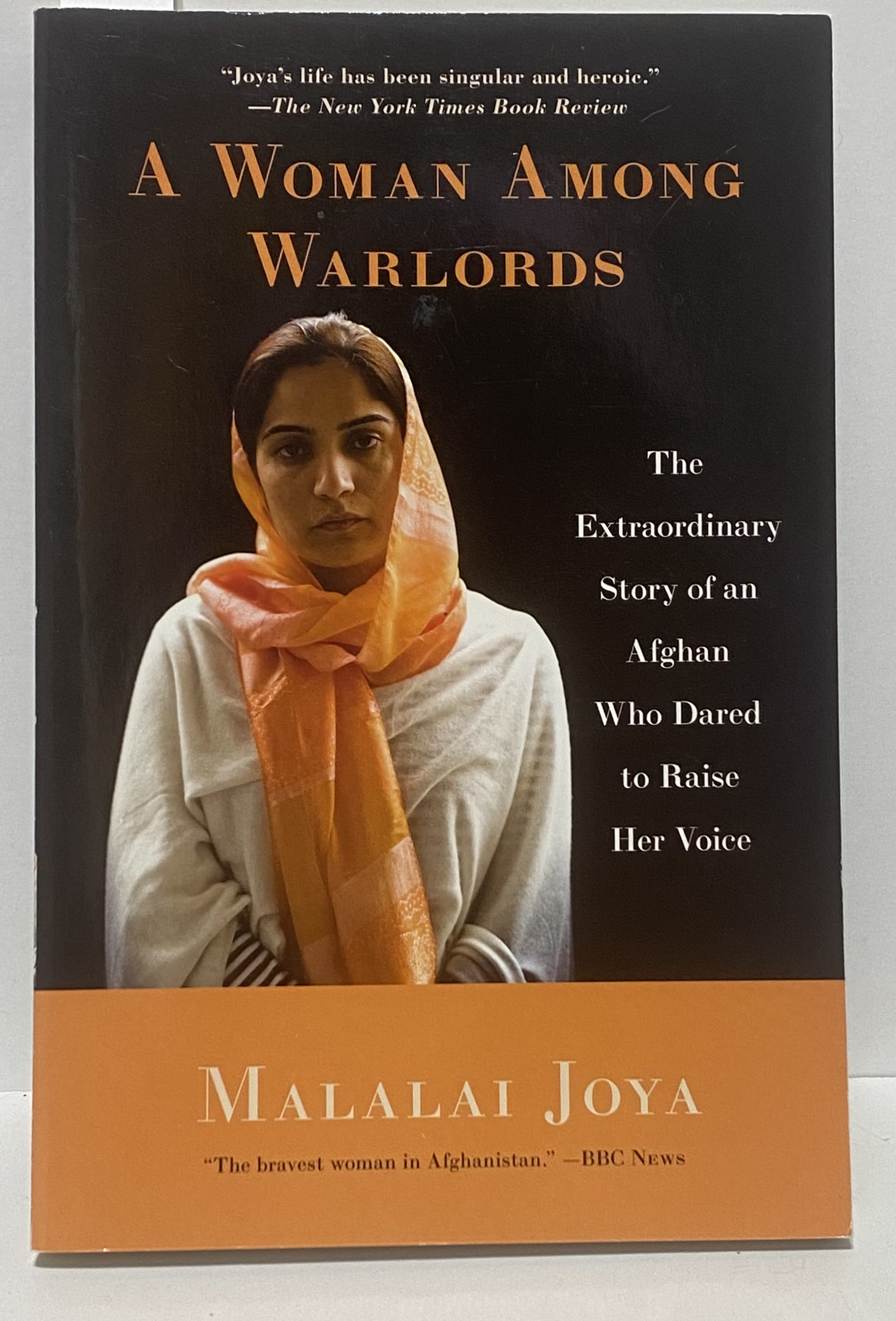 A Woman Among Warlords: The Extraordinary Story of an Afghan Who Dared to Raise Her Voice